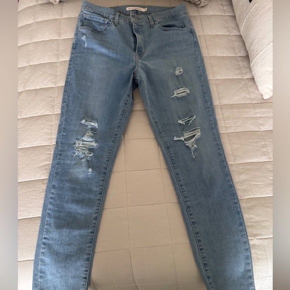 Levi’s - Picture 2 of 3